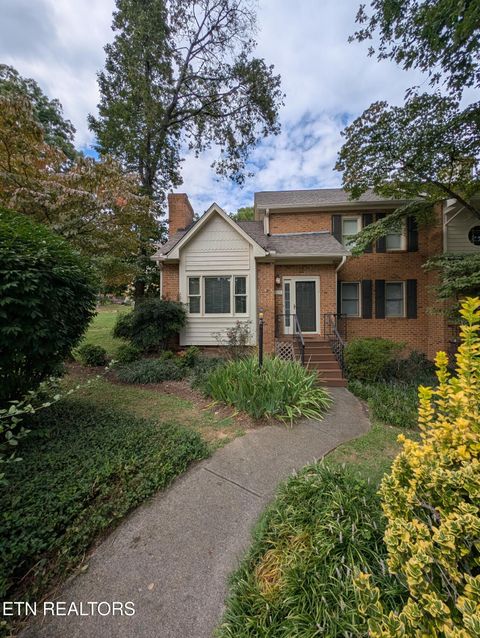 Photo of 915 Miles Court, Knoxville, TN 37923 (MLS # 1318201)