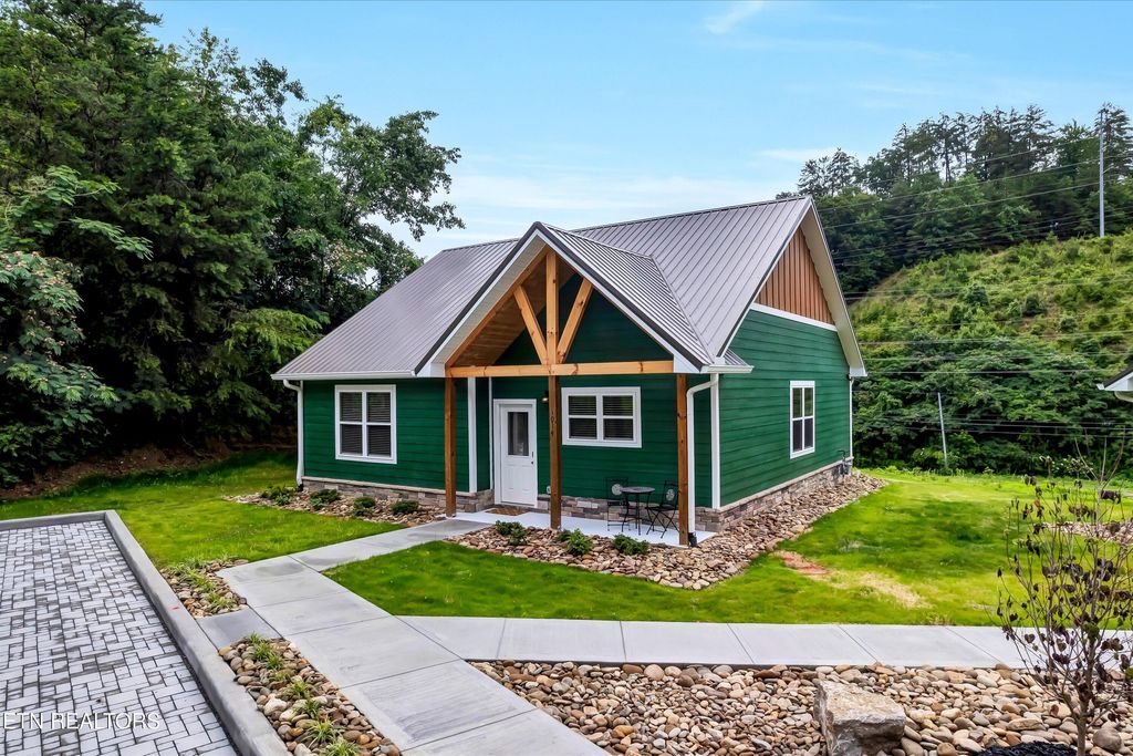 Photo of 1014 Pinyon Circle, Pigeon Forge, TN 37863 (MLS # 1317649)