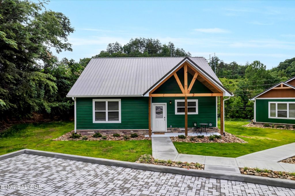 Photo of 1014 Pinyon Circle, Pigeon Forge, TN 37863 (MLS # 1317649)