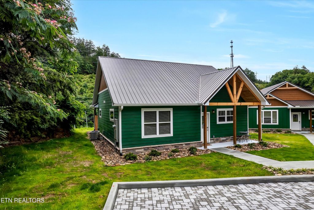 Photo of 1014 Pinyon Circle, Pigeon Forge, TN 37863 (MLS # 1317649)