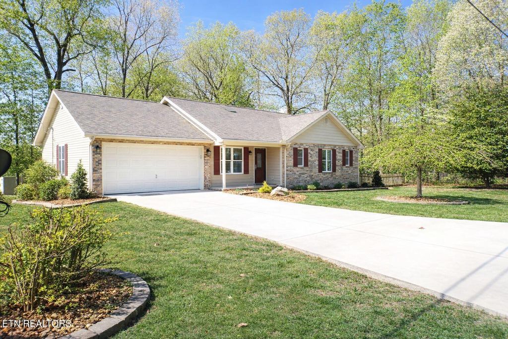 Photo of 161 Albemarle Lane, Crossville, TN 38558 (MLS # 1328639)