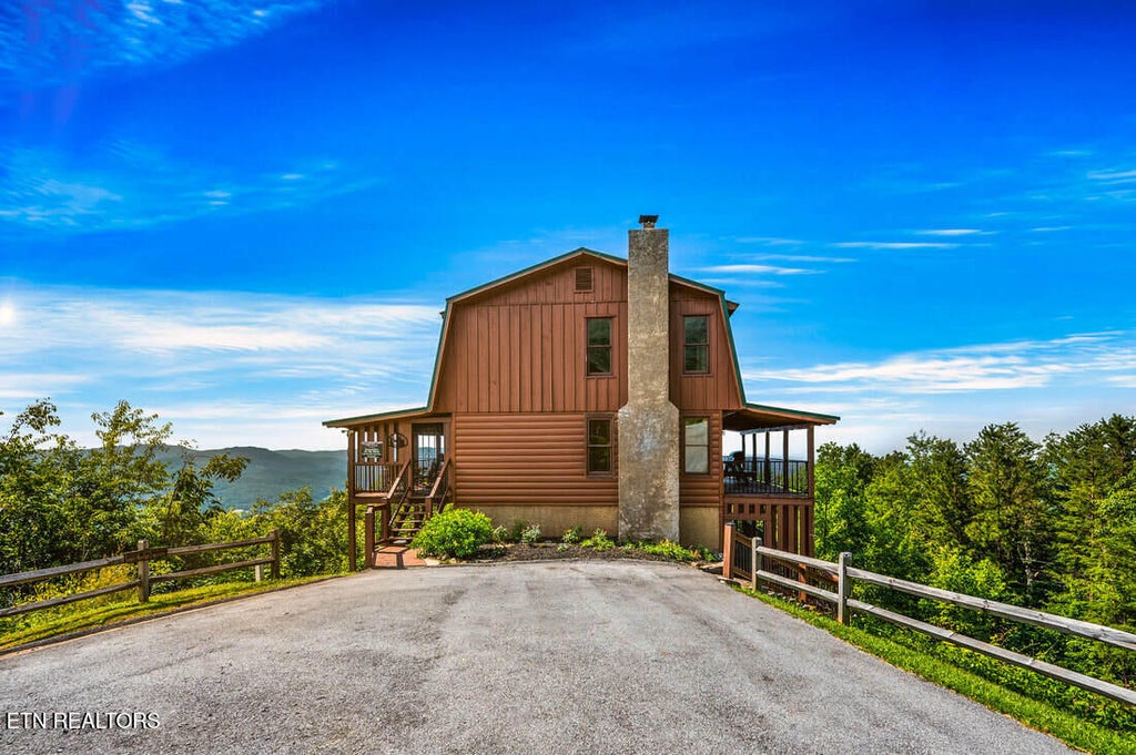 Photo of 3654 Buckeye Knob Way, Sevierville, TN 37862 (MLS # 1353775)