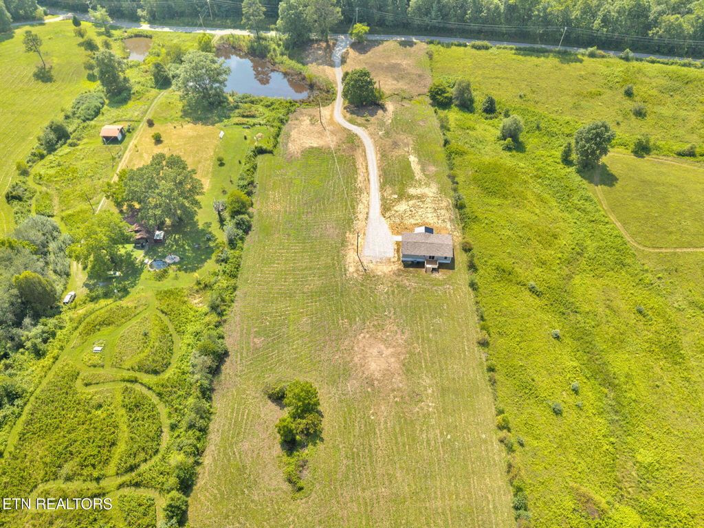 Photo of 621 Lower Rockwood Rd, Rockwood, TN 37854 (MLS # 1309882)