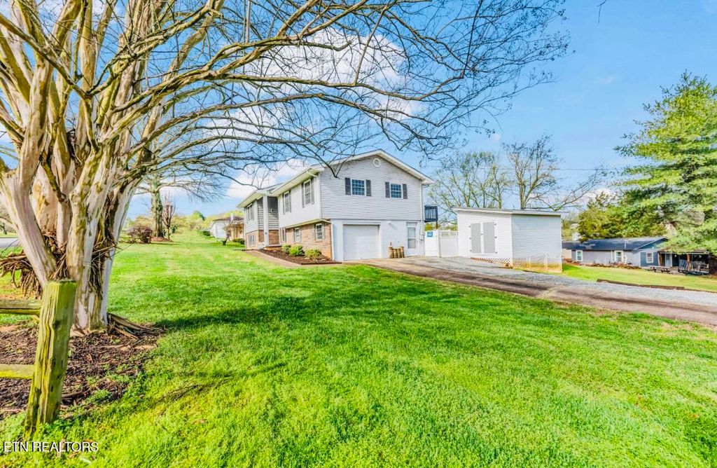 Photo of 327 River Bend Drive, Loudon, TN 37774 (MLS # 1332731)