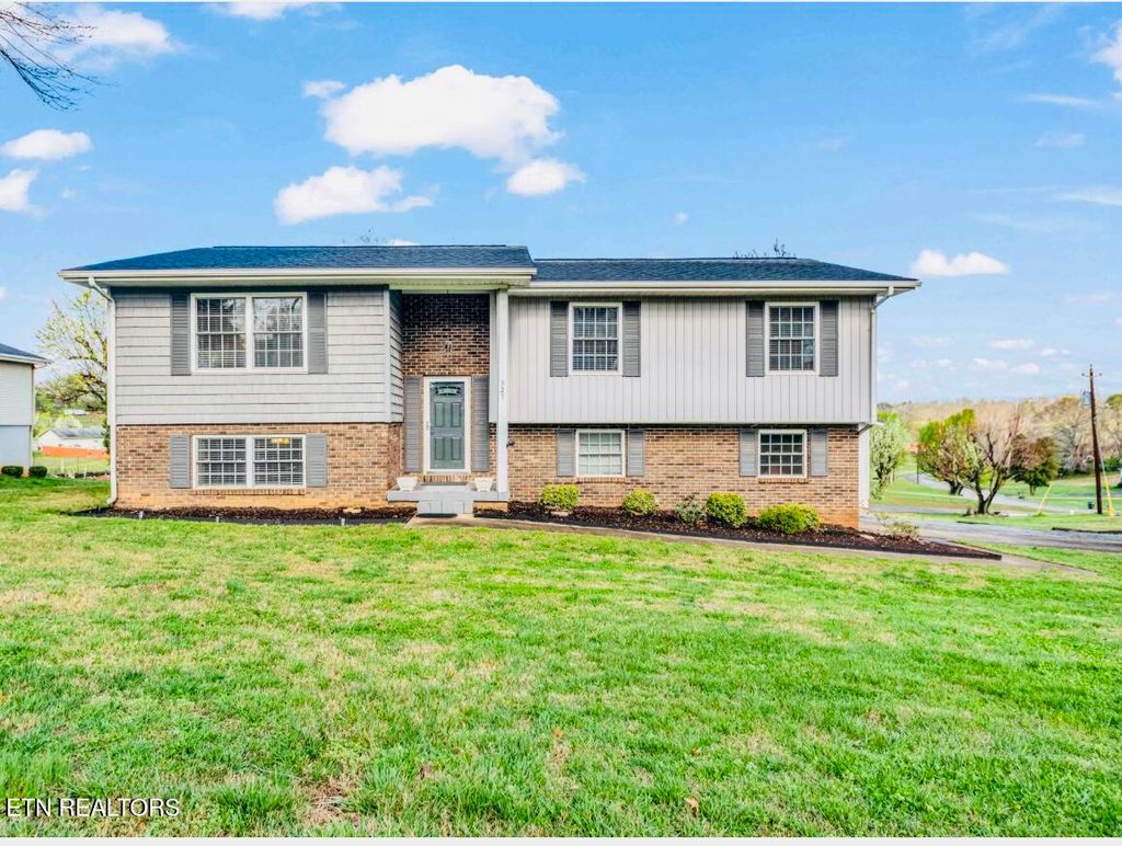 Photo of 327 River Bend Drive, Loudon, TN 37774 (MLS # 1332731)