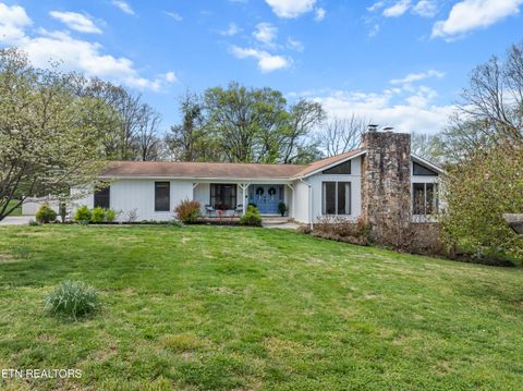Photo of 2219 Canterbury Circle, Maryville, TN 37803 (MLS # 1335636)