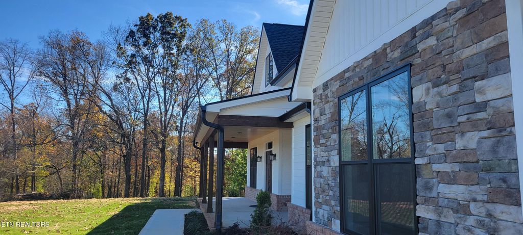 Photo of 125 Wilshaw Court, Madisonville, TN 37354 (MLS # 1282487)