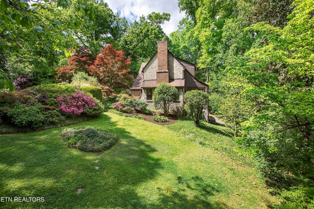Photo of 702 Forest Hills Blvd, Knoxville, TN 37919 (MLS # 1337973)