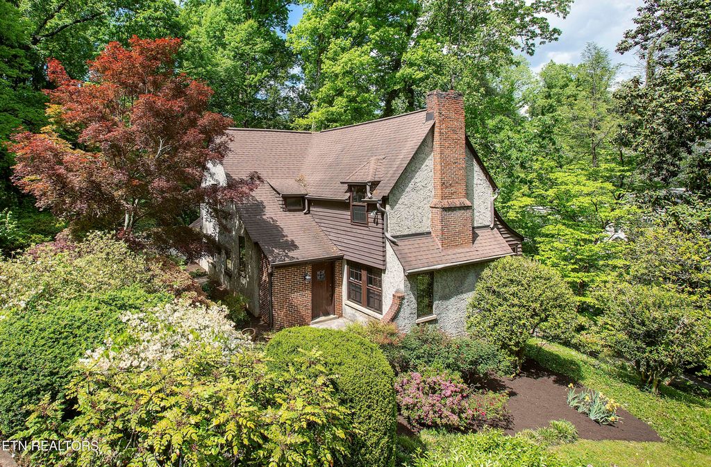 Photo of 702 Forest Hills Blvd, Knoxville, TN 37919 (MLS # 1337973)