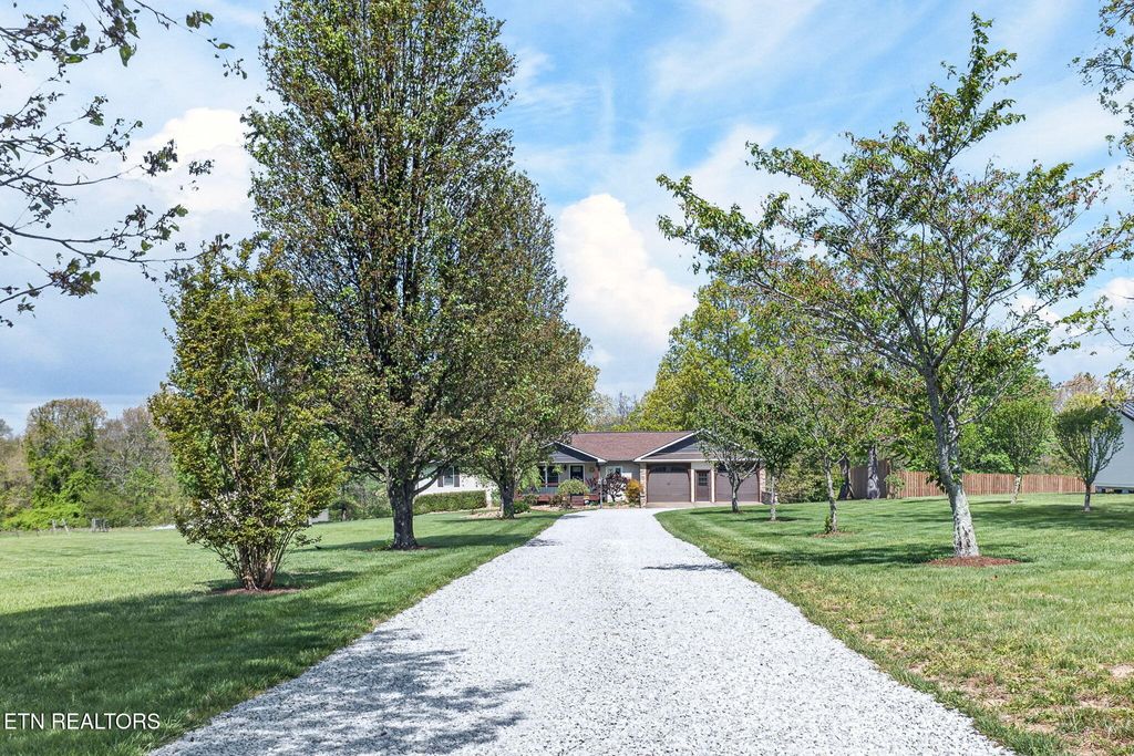 Photo of 7668 Plateau Rd, Crossville, TN 38571 (MLS # 1337832)