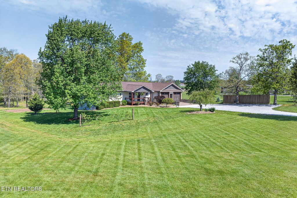Photo of 7668 Plateau Rd, Crossville, TN 38571 (MLS # 1337832)
