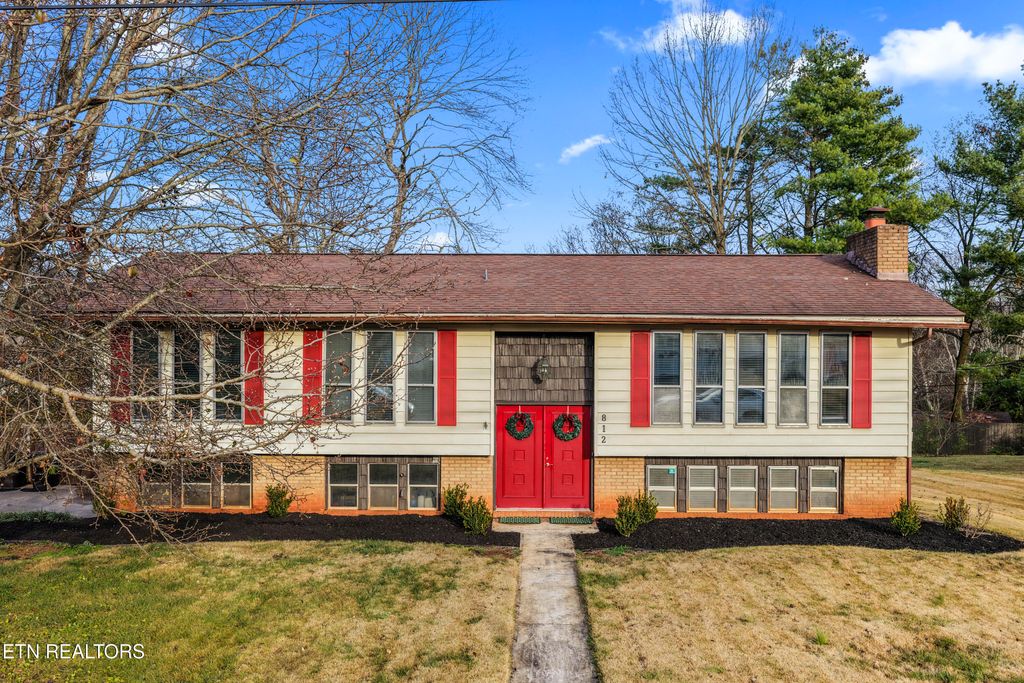 Photo of 812 Crest Forest Rd Rd, Knoxville, TN 37923 (MLS # 1323383)