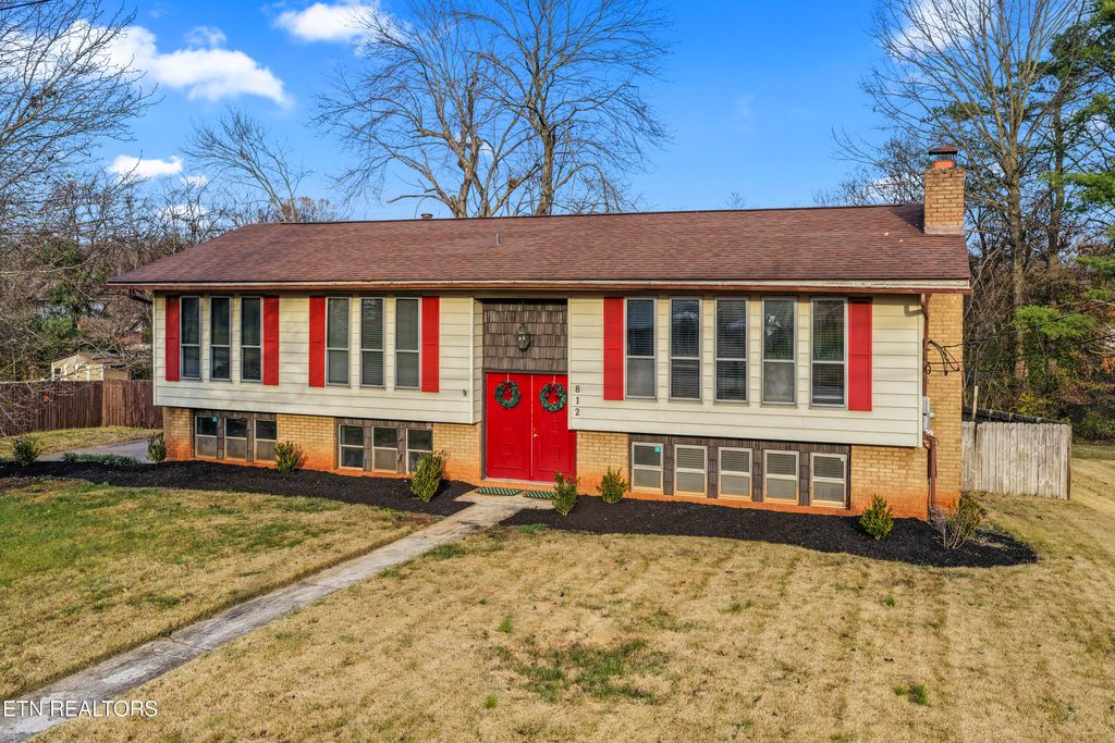Photo of 812 Crest Forest Rd Rd, Knoxville, TN 37923 (MLS # 1323383)