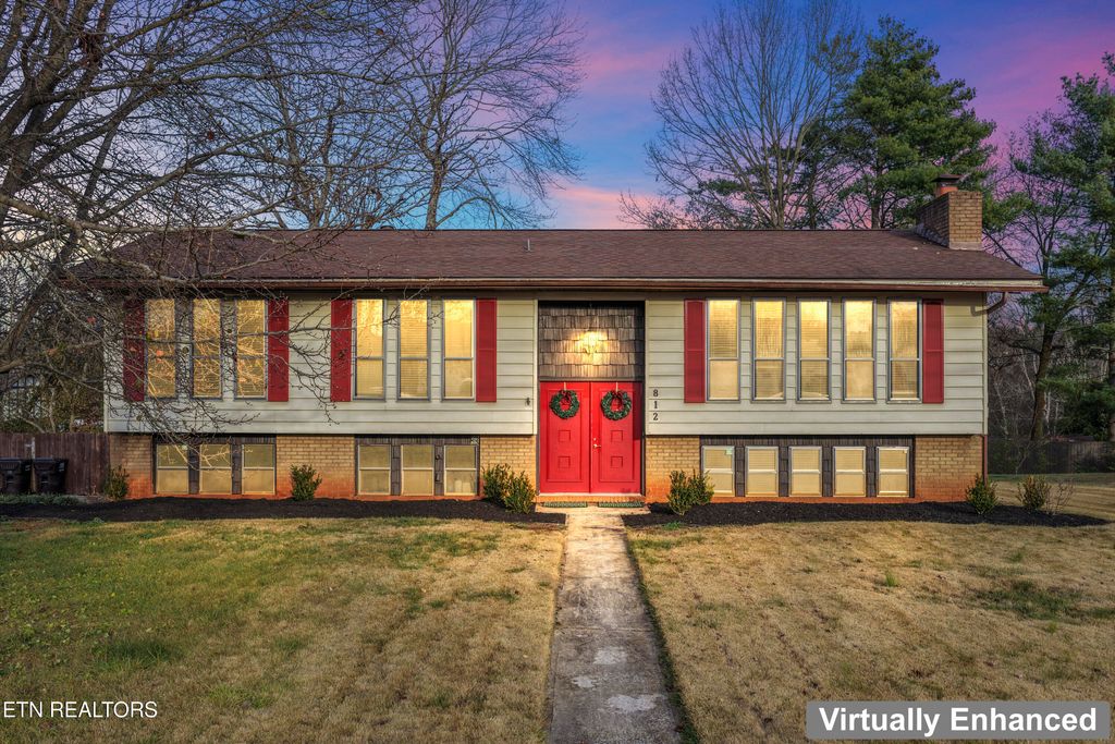 Photo of 812 Crest Forest Rd Rd, Knoxville, TN 37923 (MLS # 1323383)