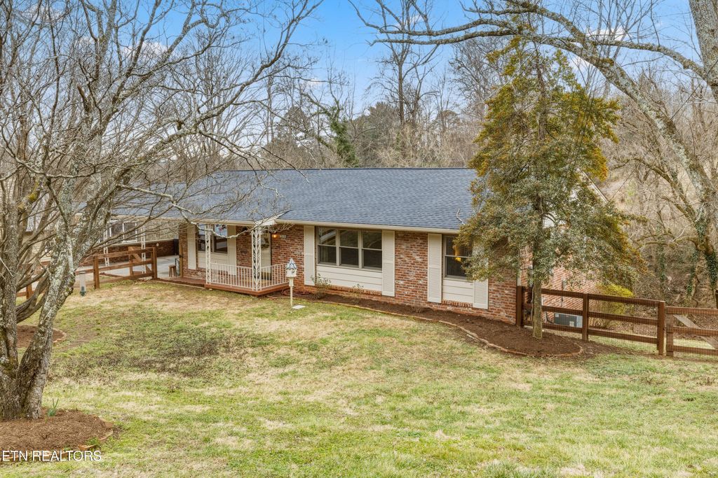 Photo of 3100 Edonia Drive, Knoxville, TN 37918 (MLS # 1329915)