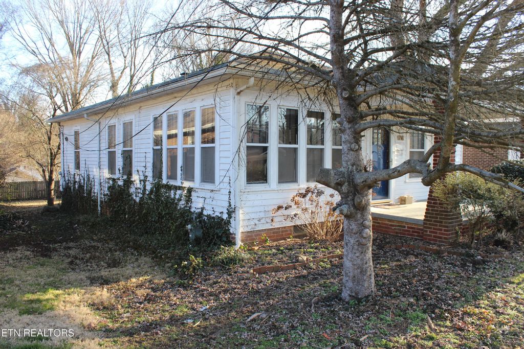 Photo of 1718 Albert Ave, Knoxville, TN 37917 (MLS # 1332523)