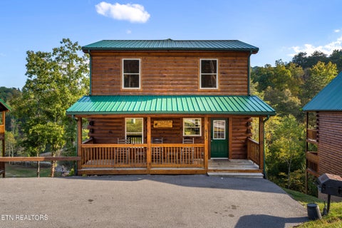 Photo of 813 String Run Way St, Pigeon Forge, TN 37863 (MLS # 1359868)