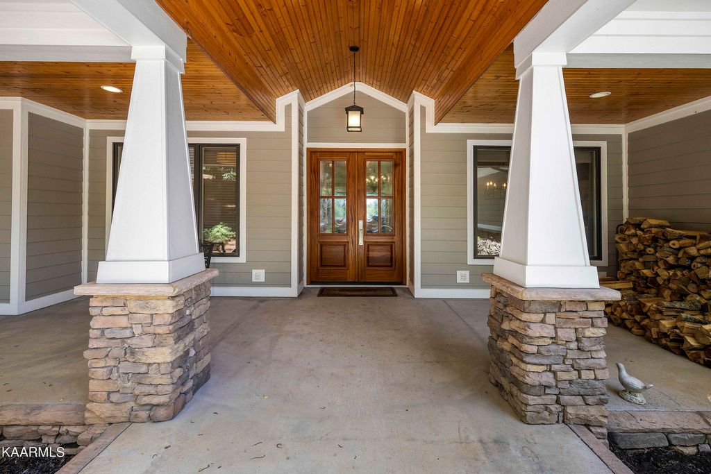 Photo of 4438 Forrest Ridge Drive, Louisville, TN 37777 (MLS # 1228020)