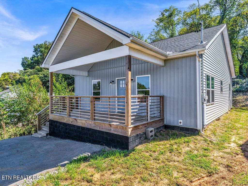 Photo of 1744 Reynolds St, Knoxville, TN 37921 (MLS # 1317514)