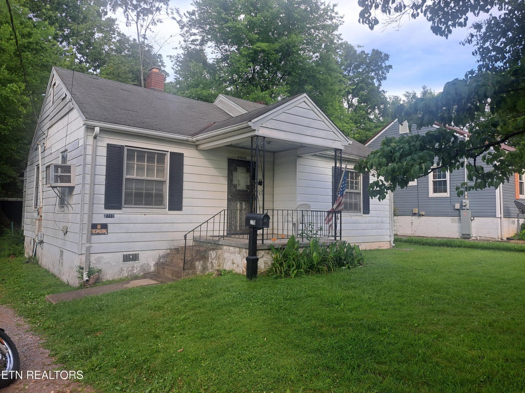 Photo of 2710 Fairview St, Knoxville, TN 37917 (MLS # 1343917)