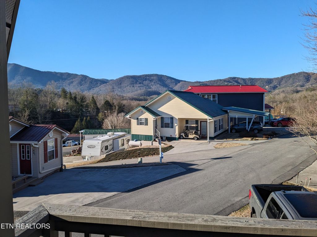 Photo of 433 Mountain Thrush Drive, Townsend, TN 37882 (MLS # 1251775)