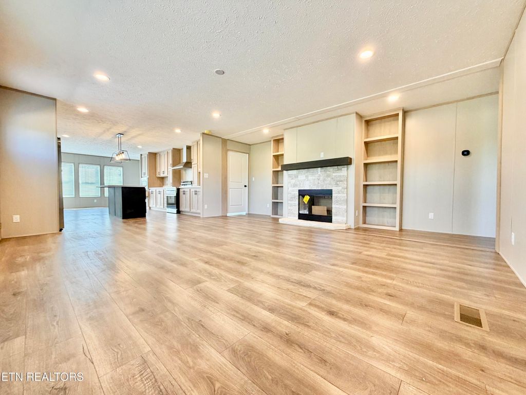 Photo of 859 Straight Creek Rd, New Tazewell, TN 37825 (MLS # 1339014)