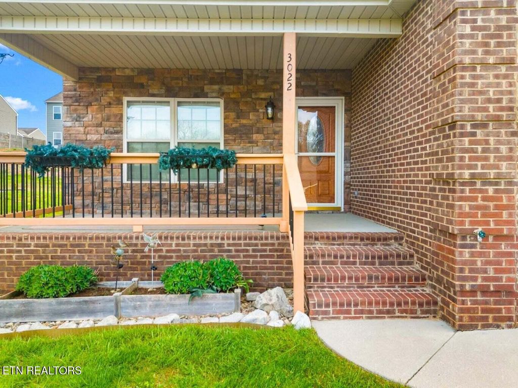 Photo of 3022 Villas Creekside Drive, Dandridge, TN 37725 (MLS # 1335387)