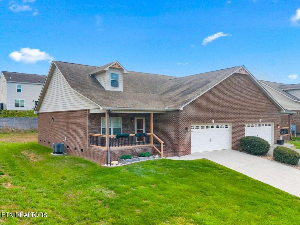 Photo of 3022 Villas Creekside Drive, Dandridge, TN 37725 (MLS # 1335387)