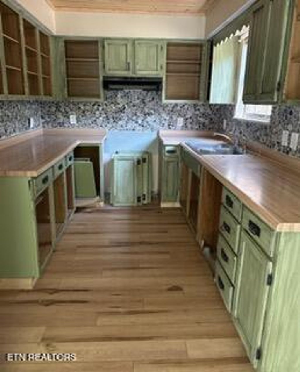 Photo of 4264 New Pioneer Tr, Pigeon Forge, TN 37863 (MLS # 1298427)