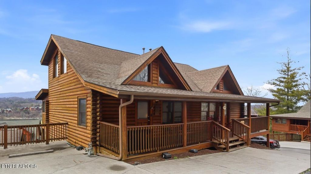 Photo of 423 Big Bear Way, Pigeon Forge, TN 37863 (MLS # 1331157)