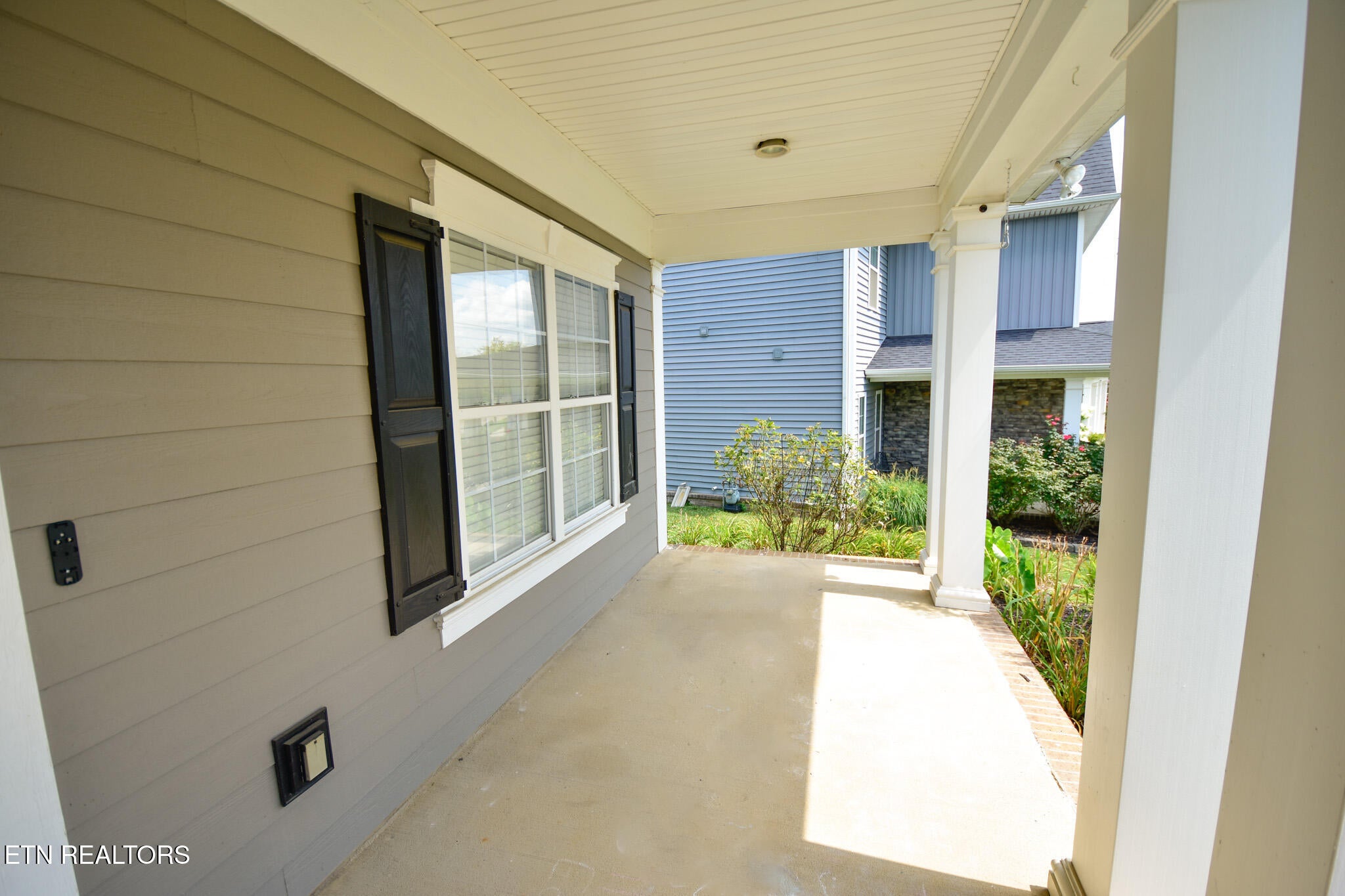 115 Hackberry St