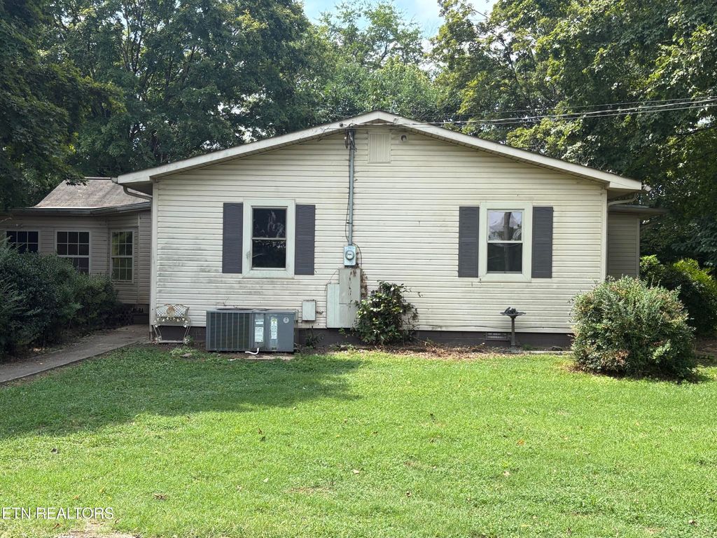 Photo of 3575 Weavers Drive, Louisville, TN 37777 (MLS # 1312787)