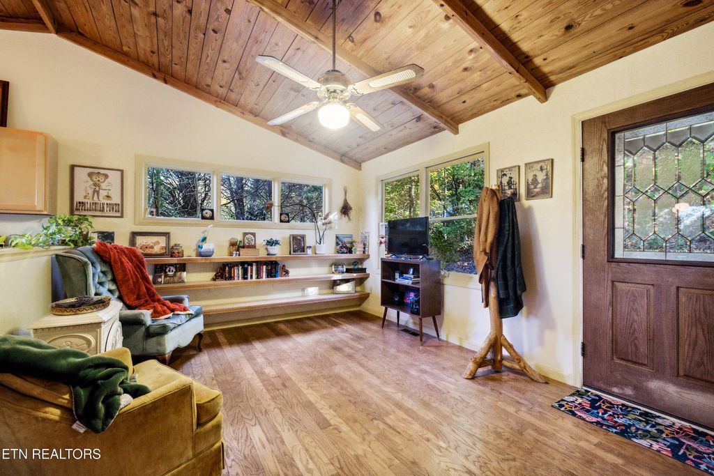 Photo of 102 Jones Lake Way, Louisville, TN 37777 (MLS # 1281152)
