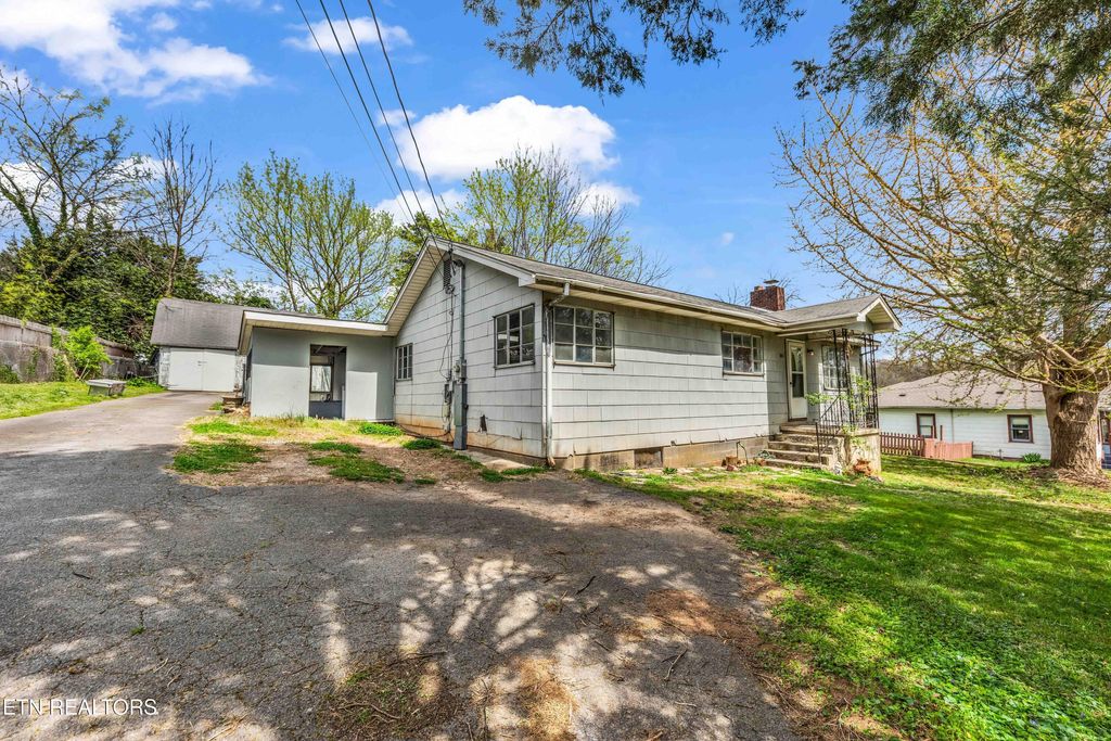 Photo of 2909 Montbelle Drive, Knoxville, TN 37918 (MLS # 1336640)