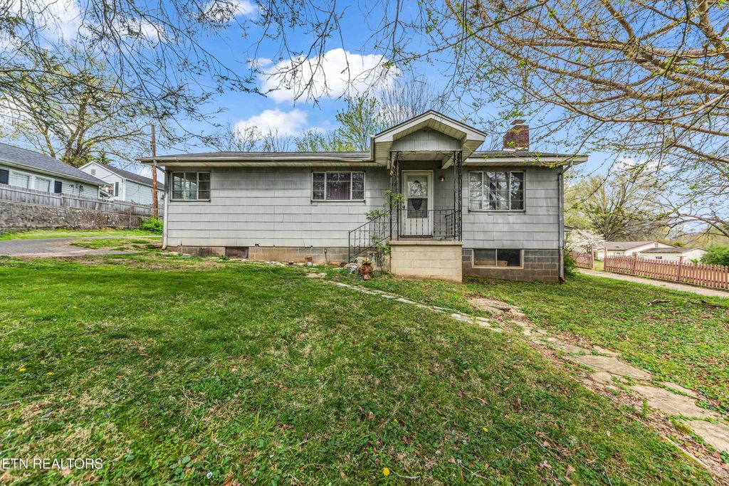 Photo of 2909 Montbelle Drive, Knoxville, TN 37918 (MLS # 1336640)