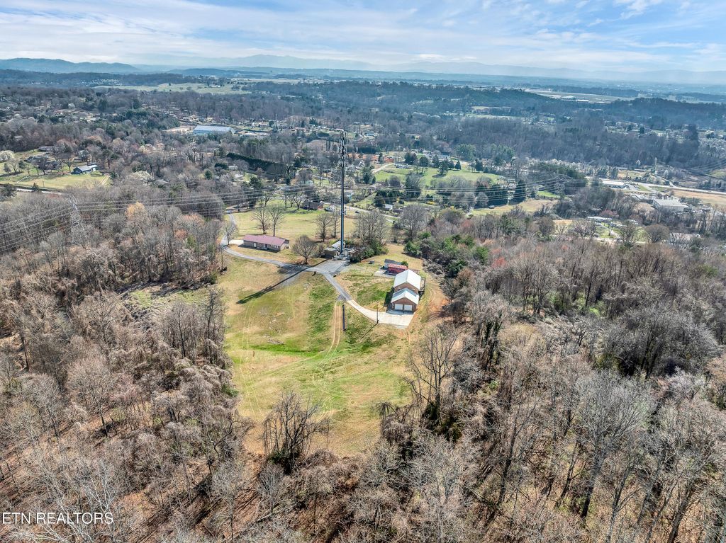 Photo of 2728 W Old Topside Rd, Louisville, TN 37777 (MLS # 1333071)
