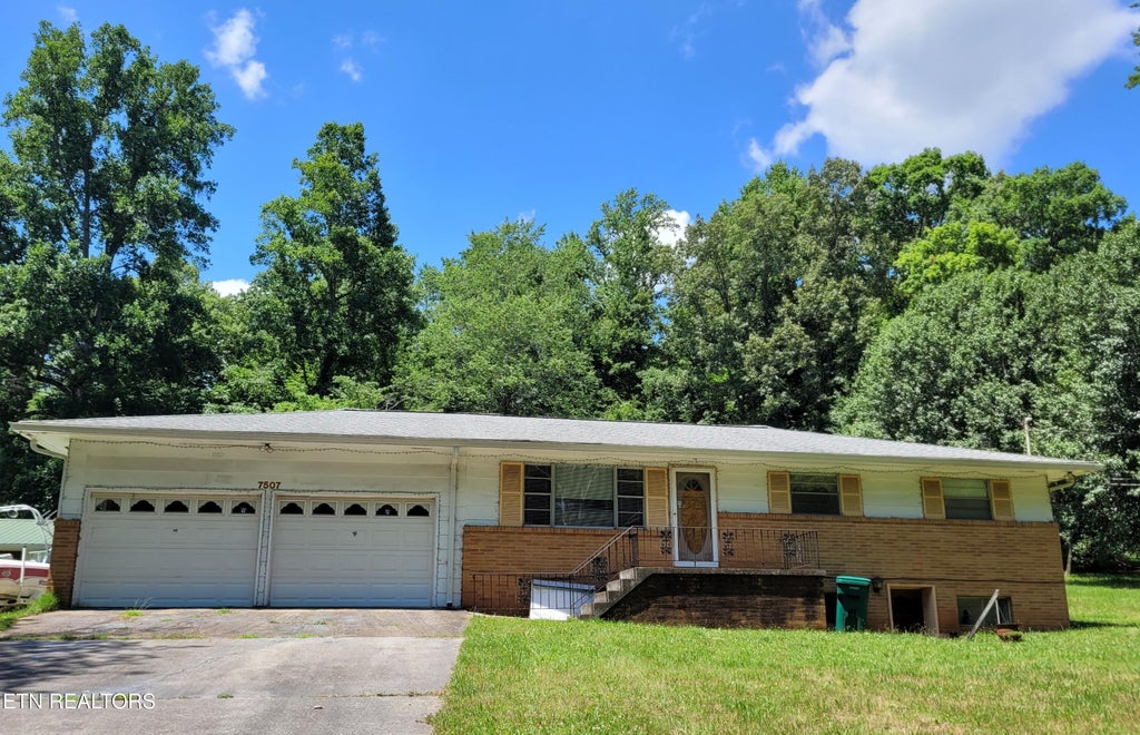 Photo of 7507 Badgett Rd, Knoxville, TN 37919 (MLS # 1344228)