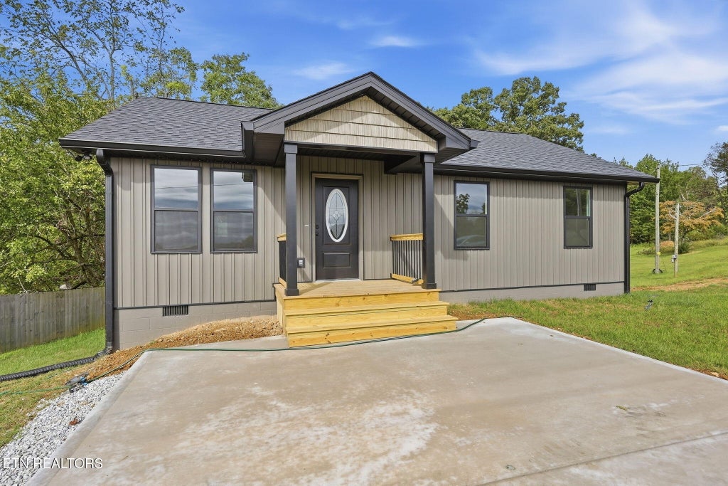 Photo of 207 Long Hollow Rd, Clinton, TN 37716 (MLS # 1353053)