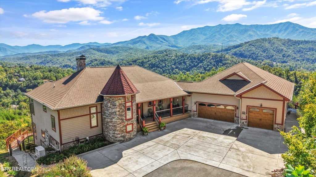 Photo of 706 Nocks Drive, Gatlinburg, TN 37738 (MLS # 1358185)