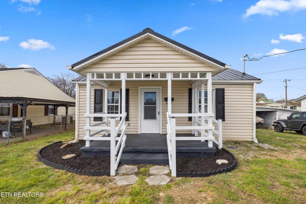 Photo of 625 7Th St, Newport, TN 37821 (MLS # 1303369)