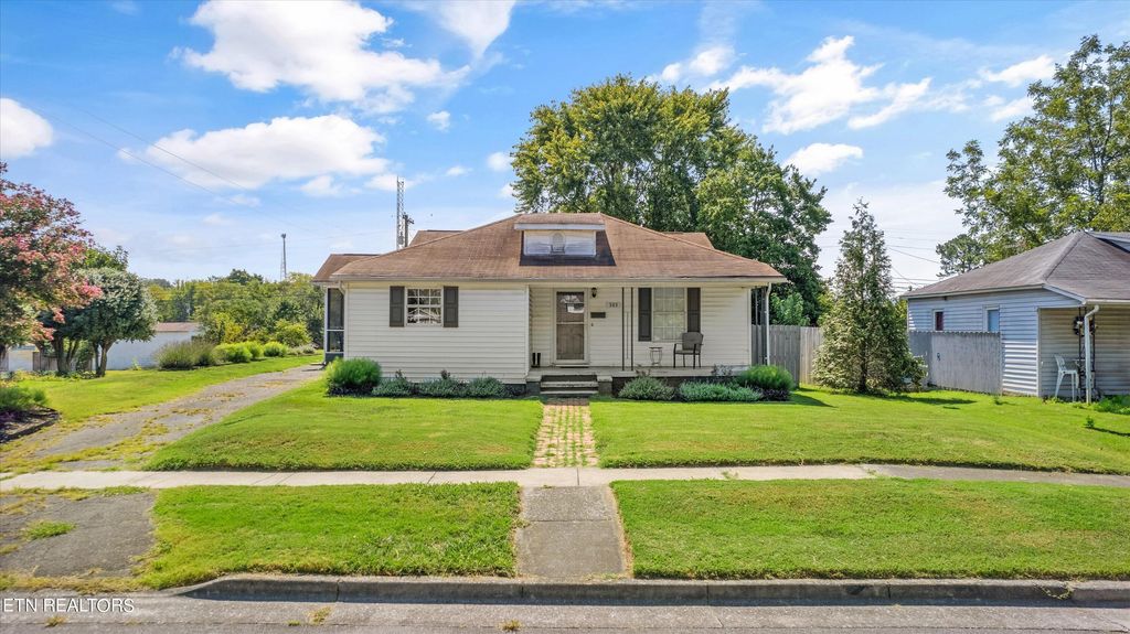 Photo of 303 Glascock St, Alcoa, TN 37701 (MLS # 1274140)