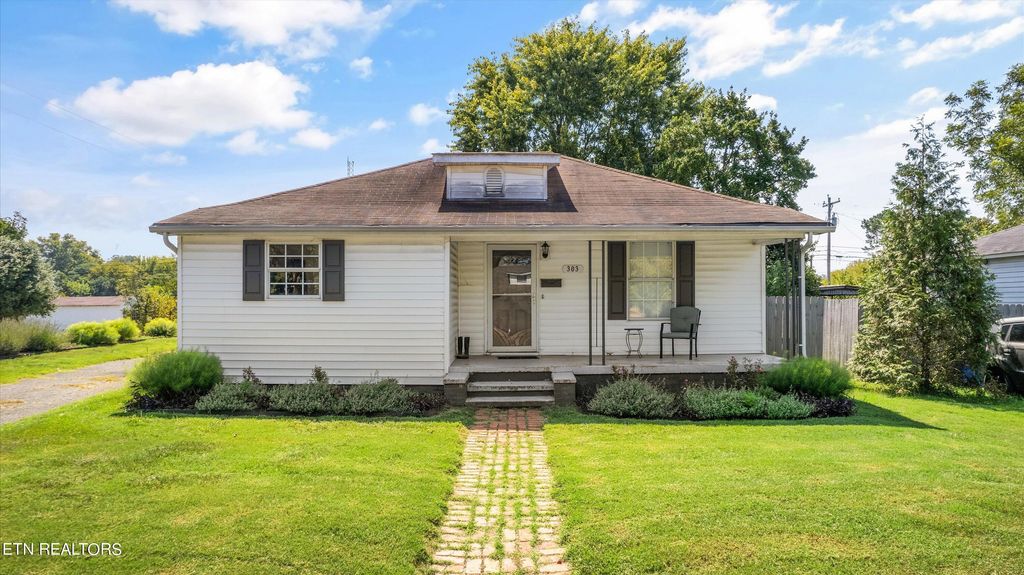 Photo of 303 Glascock St, Alcoa, TN 37701 (MLS # 1274140)