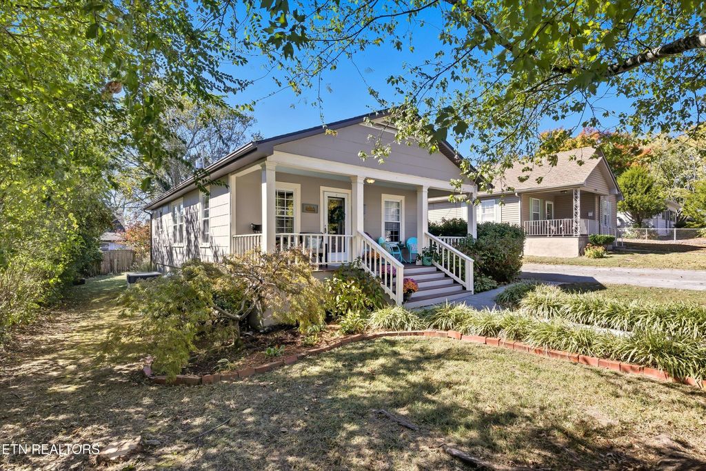 Photo of 1367 Dalton St, Alcoa, TN 37701 (MLS # 1318703)