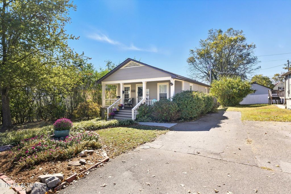 Photo of 1367 Dalton St, Alcoa, TN 37701 (MLS # 1318703)