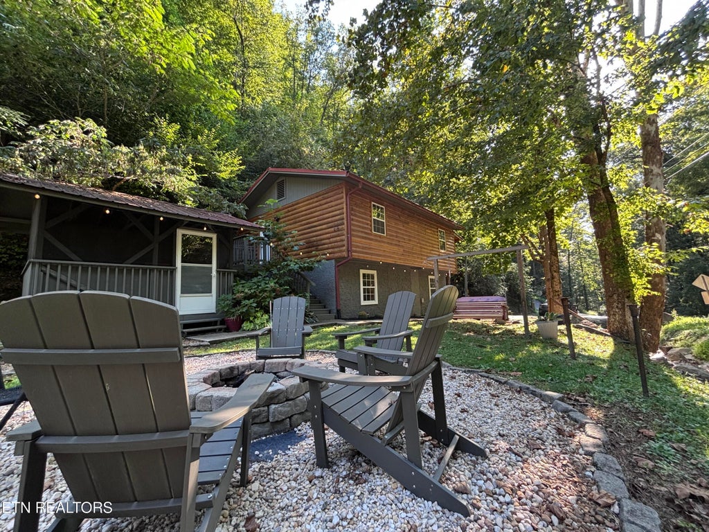 Photo of 402 King Branch Rd, Sevierville, TN 37876 (MLS # 1355099)