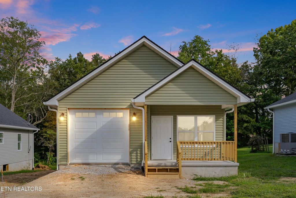 Photo of 356 Dayton Ave, Crossville, TN 38555 (MLS # 1306712)