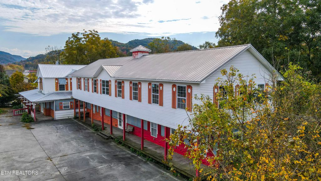 Photo of 390 Cherohala Skyway, Tellico Plains, TN 37385 (MLS # 1282537)