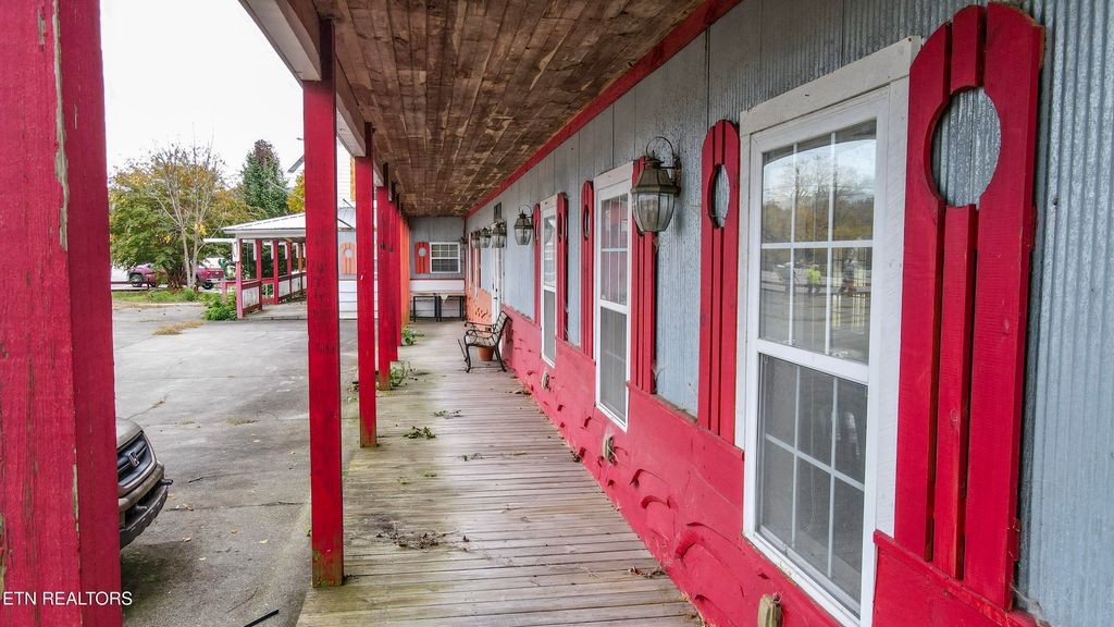 Photo of 390 Cherohala Skyway, Tellico Plains, TN 37385 (MLS # 1282537)