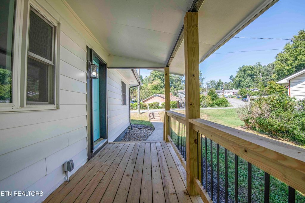 Photo of 304 Firestone Rd, Oak Ridge, TN 37830 (MLS # 1315650)