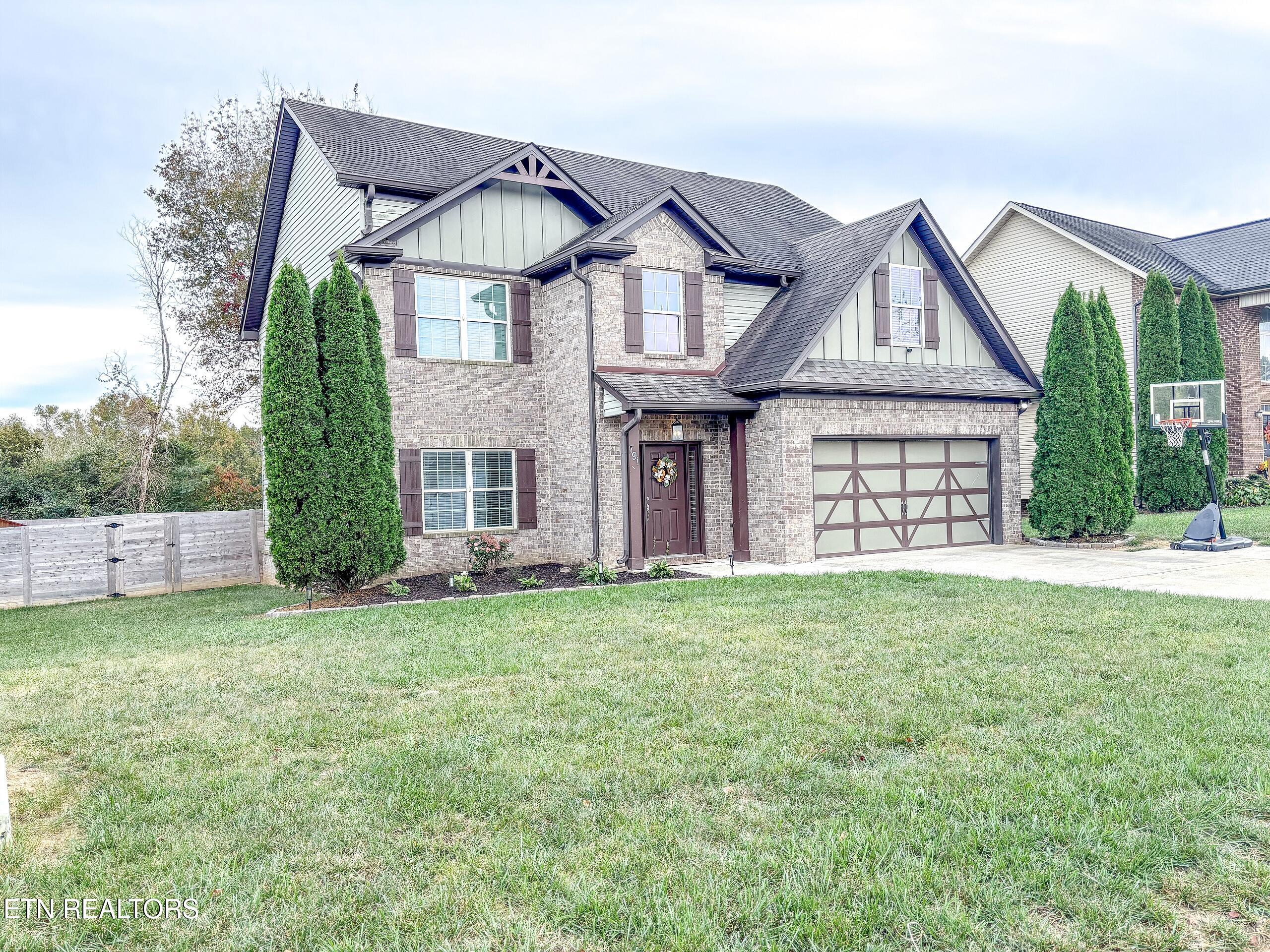 791 W Glenview Drive